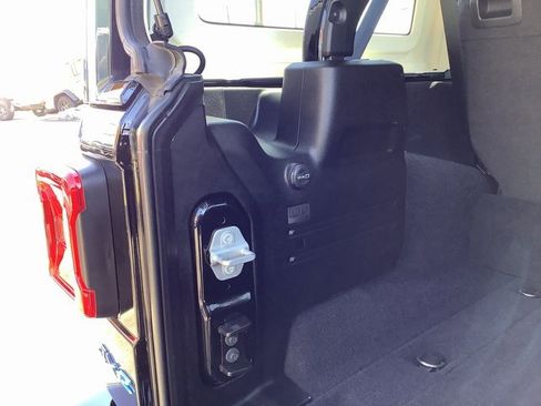 Used 2022 Jeep Wrangler Unlimited Sahara image 34