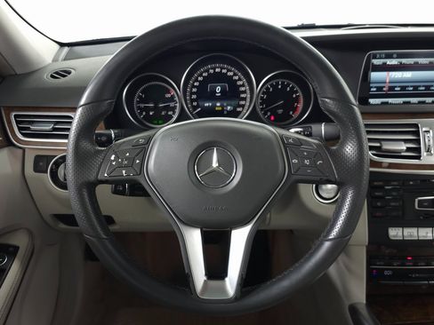 Used 2014 Mercedes-Benz E 350 4MATIC Sedan image 18