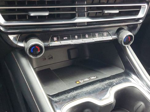 Used 2024 Chevrolet Traverse Z71 image 19