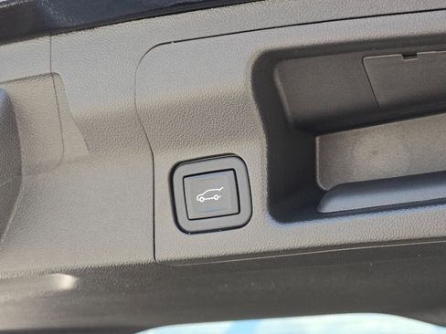 Used 2023 GMC Acadia Denali w/ Denali Technology Package FWD image 13