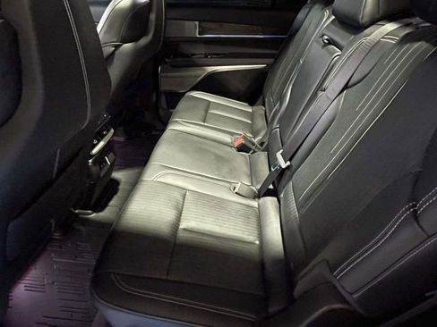 Used 2026 Cadillac Vistiq Sport image 11