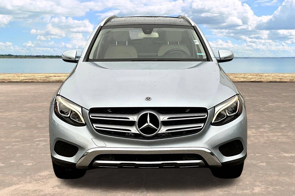 Used 2018 Mercedes-Benz GLC 300 4MATIC image 2