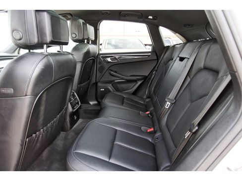 Used 2020 Porsche Macan S image 32