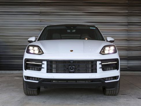Certified 2026 Porsche Cayenne Coupe AWD/4WD image 4