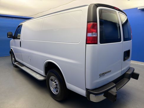Used 2024 Chevrolet Express 2500 w/ Driver Convenience Package image 5