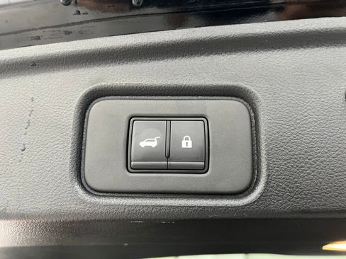 Used 2025 Nissan Pathfinder SL image 38