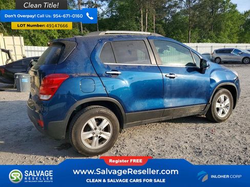 Used 2019 Chevrolet Trax LT w/ LT Convenience Package image 4