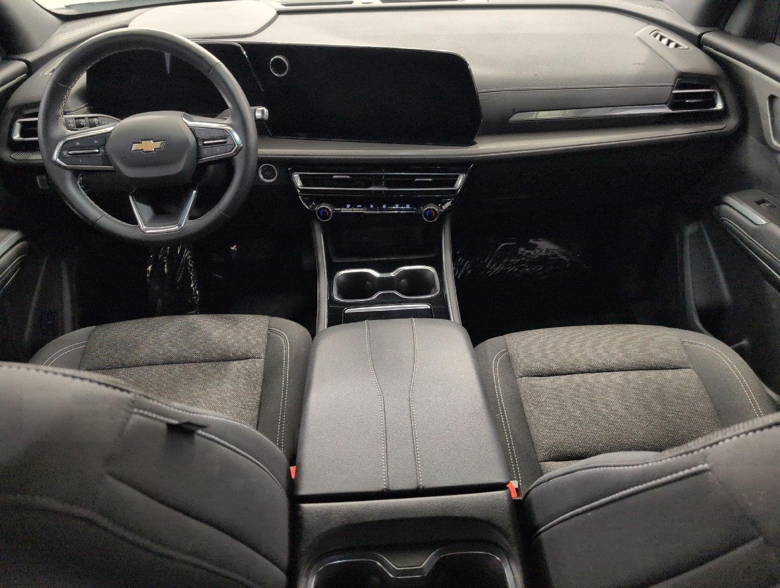 Certified 2024 Chevrolet Traverse LT w/ LPO, Floor Liner Package FWD image 4
