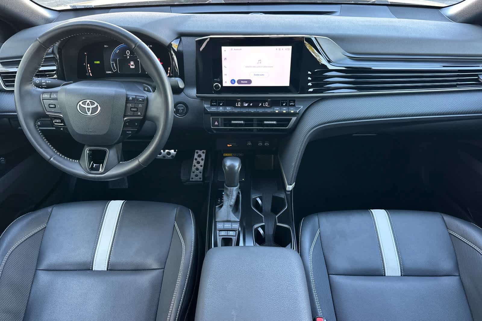 Used 2025 Toyota Camry SE w/ Convenience Package FWD image 3