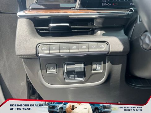 Used 2023 Cadillac Escalade Premium Luxury w/ Performance Package image 26