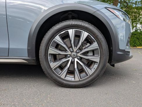 Used 2022 Volvo V90 B6 Cross Country w/ Protection Package AWD/4WD image 27