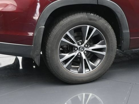 Used 2016 Toyota Highlander XLE AWD/4WD image 10