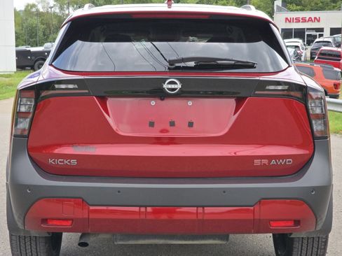 Used 2025 Nissan Kicks SR AWD/4WD image 17