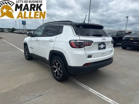 Used 2025 Jeep Compass Limited AWD/4WD image 4