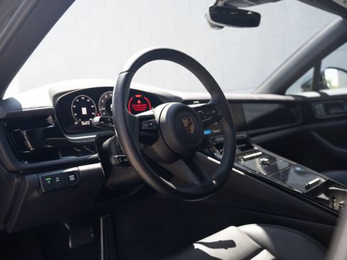Used 2025 Porsche Panamera RWD image 4