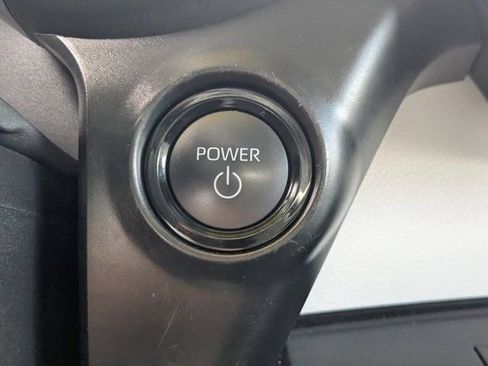 Used 2025 Toyota Sienna XLE FWD image 28