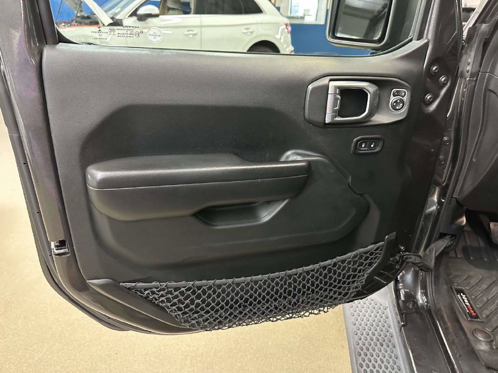 Used 2018 Jeep Wrangler Unlimited Sport S AWD/4WD image 14