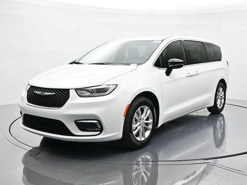 New 2026 Chrysler Pacifica Select image 1