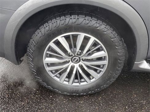 Used 2023 Nissan Armada SL w/ Captain's Chairs Package image 5