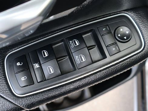 Used 2019 RAM 1500 Laramie AWD/4WD image 27
