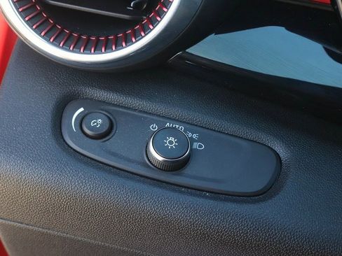 Used 2024 Chevrolet Trax RS w/ Sunroof Package image 24