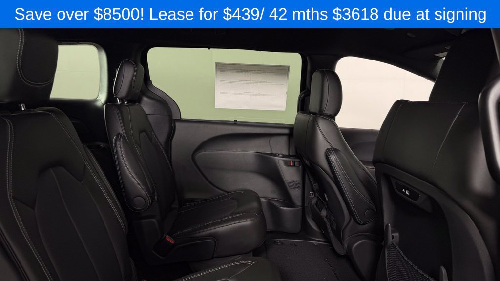New 2027 Chrysler Pacifica Select FWD image 30