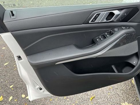 Certified 2025 BMW X5 xDrive50e w/ Premium Package image 24