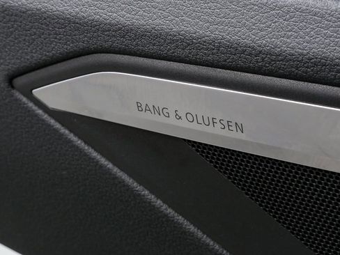 Used 2021 Audi e-tron Prestige w/ Prestige Package image 7