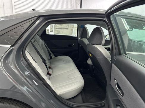 New 2025 Hyundai Elantra Limited image 16