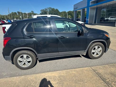 Used 2020 Chevrolet Trax LS w/ Tint and Cruise Package FWD image 4
