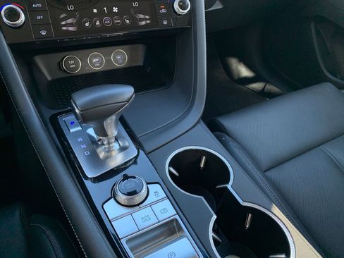 Used 2025 Genesis G70 2.5T image 41