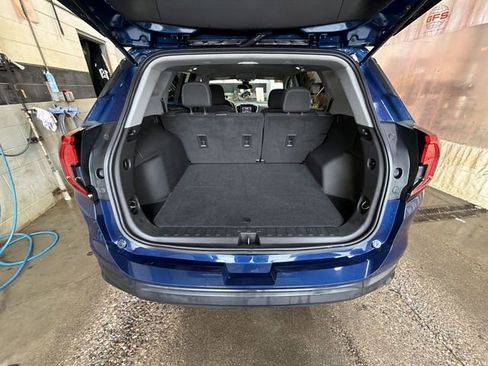 Used 2022 GMC Terrain SLE image 24