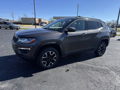 Used 2021 Jeep Compass Trailhawk AWD/4WD image 2