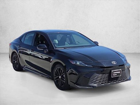 Used 2025 Toyota Camry SE FWD image 3