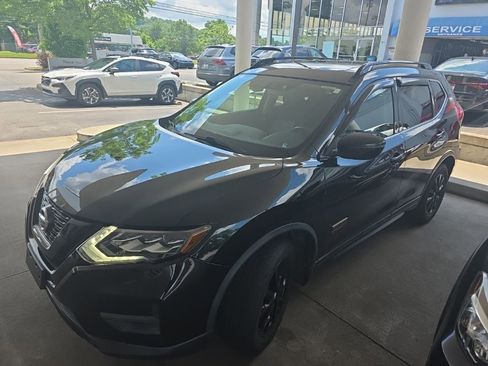 Used 2017 Nissan Rogue SV AWD/4WD image 1