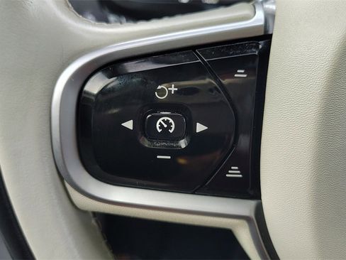 Used 2019 Volvo XC90 T6 Momentum w/ Protection Package Premier image 13