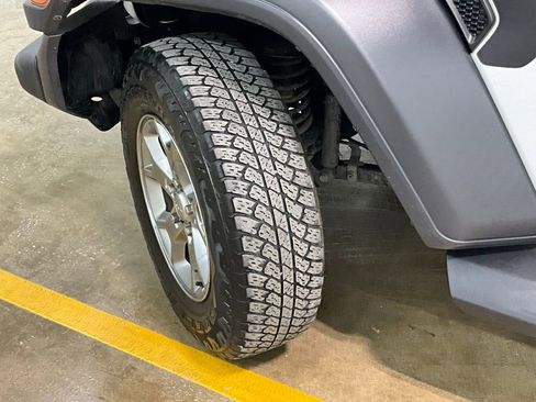 Used 2020 Jeep Wrangler Unlimited Sport image 31