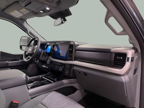 New 2026 Ford F250 XLT w/ XLT Premium Package AWD/4WD image 32