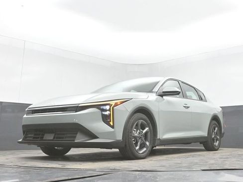 Used 2025 Kia K4 FWD image 41
