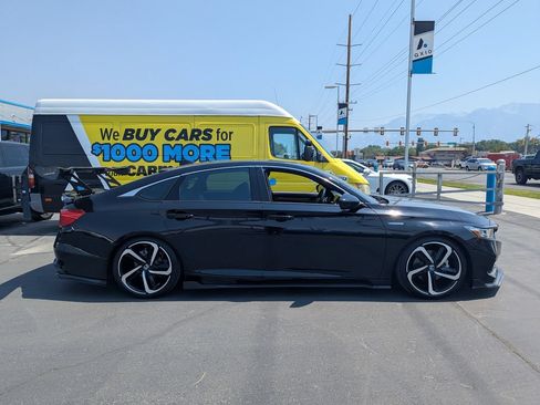 Used 2022 Honda Accord Sport image 2