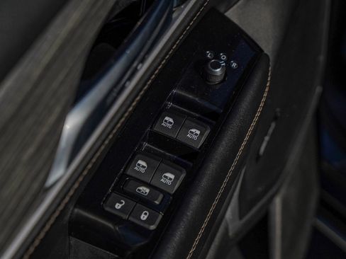 Used 2024 Jeep Wagoneer Series II w/ Flexible Seating Group image 22