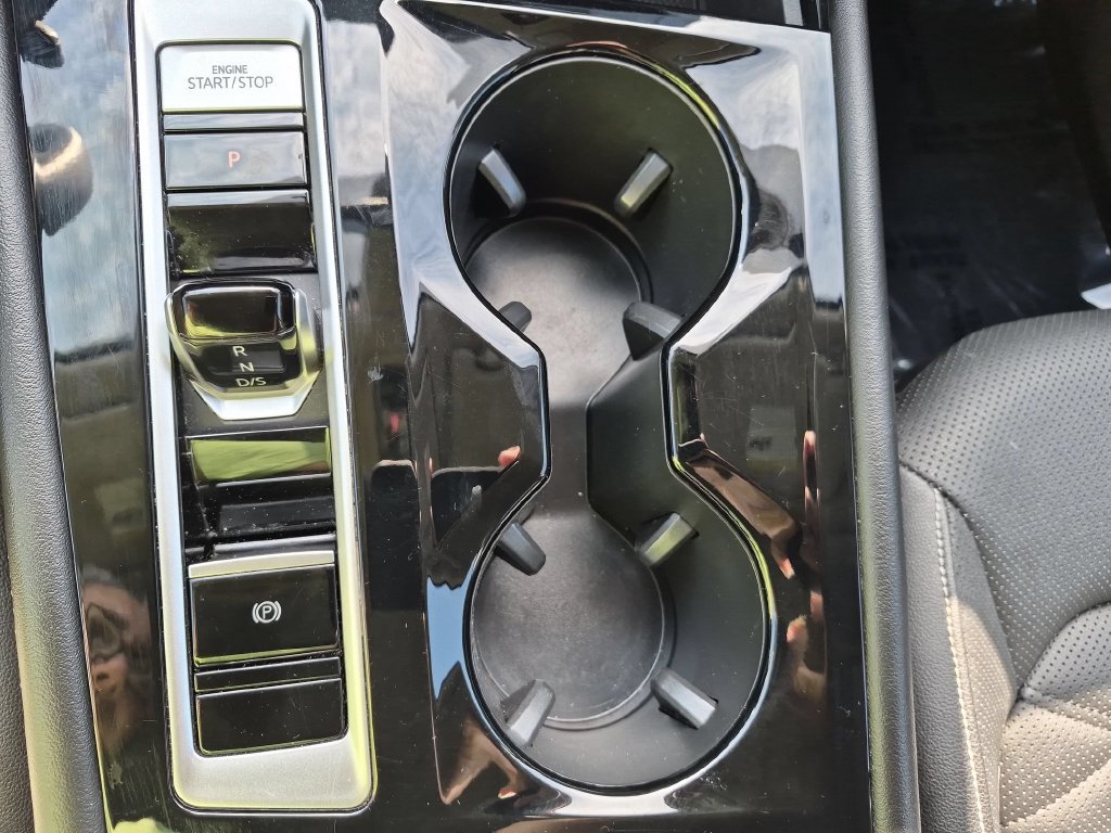 Used 2025 Volkswagen Atlas SE AWD/4WD image 23