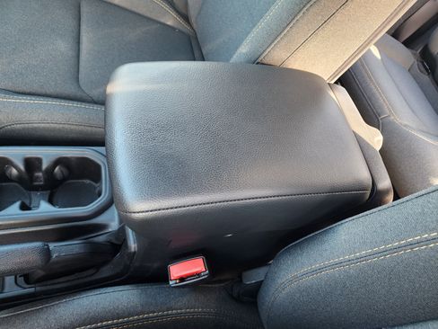 Used 2025 Jeep Wrangler Sport image 31