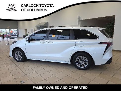 Used 2024 Toyota Sienna XLE FWD image 9