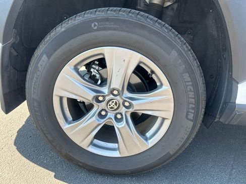 Used 2024 Toyota RAV4 XLE AWD/4WD image 17