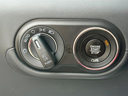 Certified 2022 Maserati Levante GT image 33