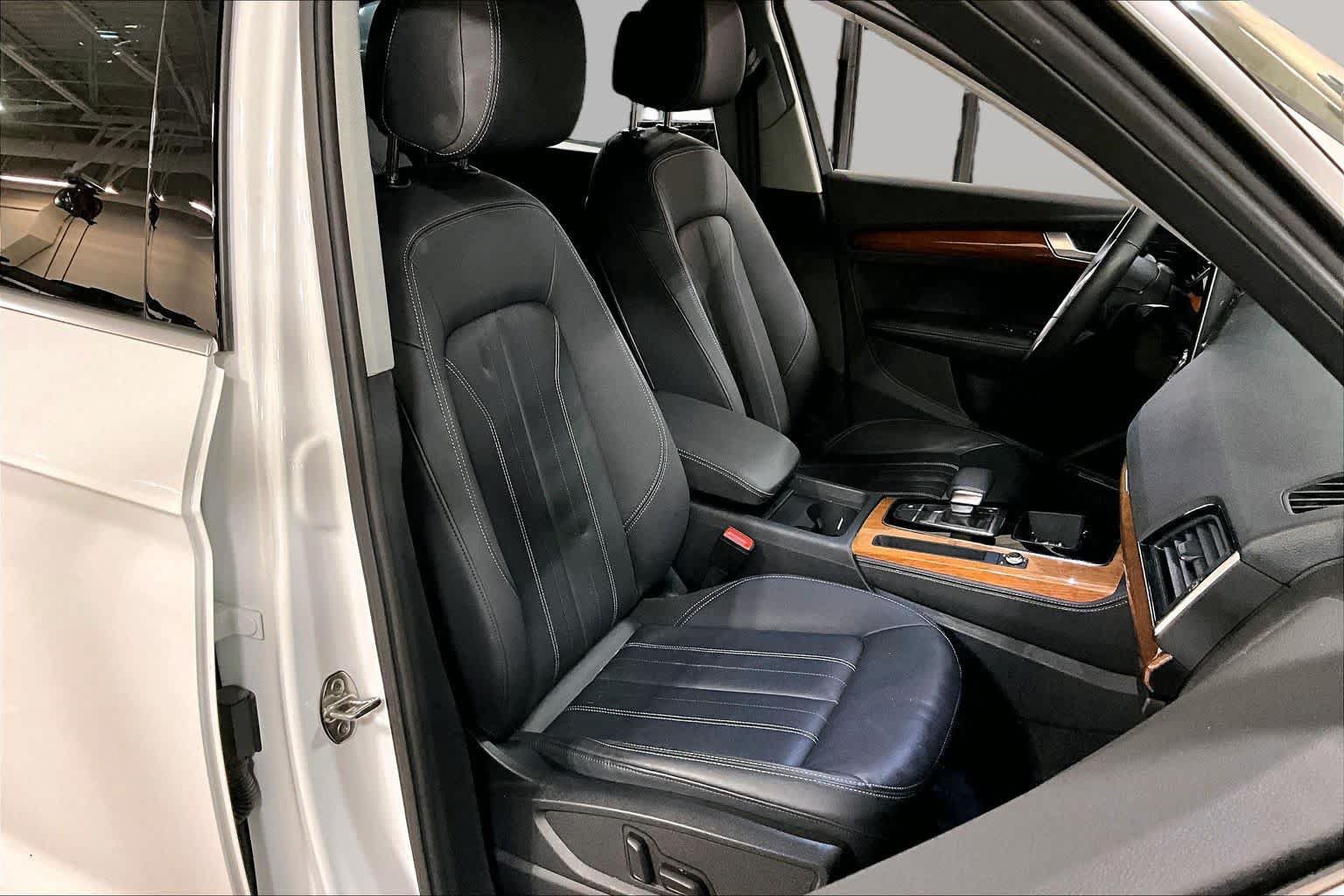 Used 2023 Audi Q5 2.0T Premium Plus w/ Premium Plus Package AWD/4WD image 9