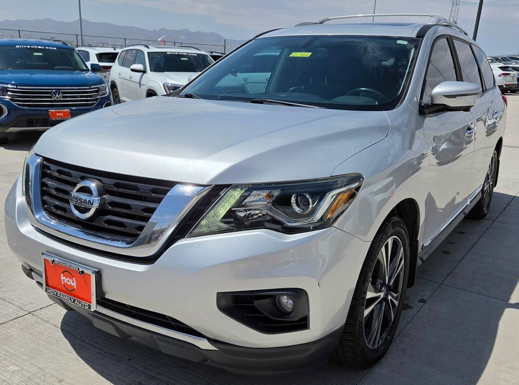 Used 2017 Nissan Pathfinder Platinum w/ Family Entertainment Package AWD/4WD image 2