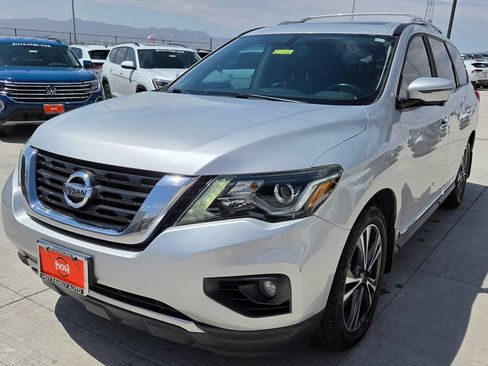 Used 2017 Nissan Pathfinder Platinum w/ Family Entertainment Package AWD/4WD image 2
