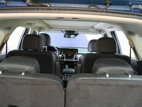 Used 2022 Kia Sorento SX image 16